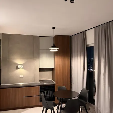 Maisonnova Deluxe 티라나